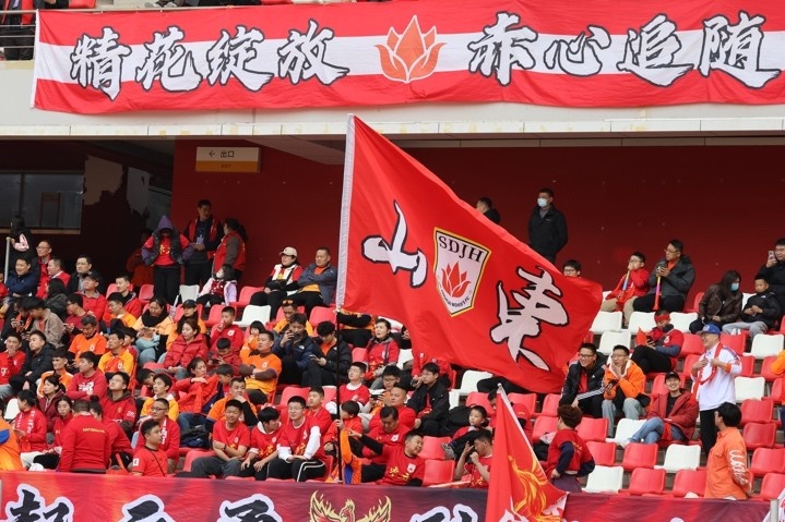 主場上萬名球迷的吶喊助威，給山東體彩女足征戰(zhàn)女超增添了能量與動(dòng)力